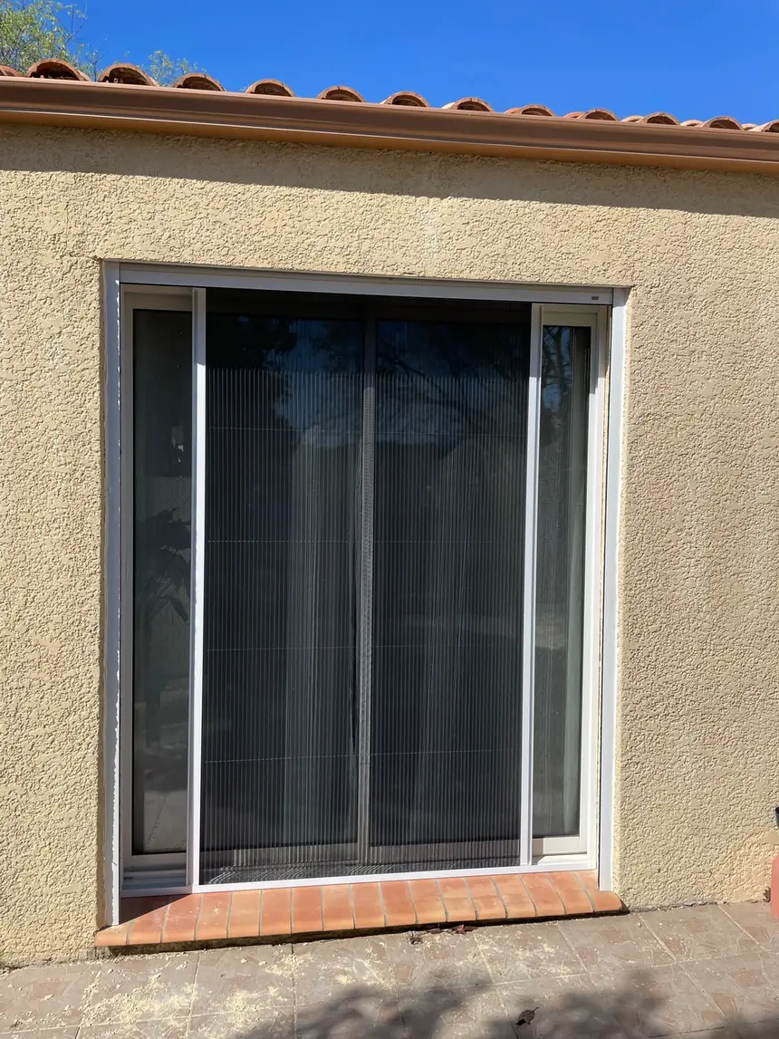 Moustiquaire plissée 2 vantaux sur porte-fenêtre — ALUBELLE, moustiquaire de porte-fenêtre